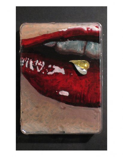 Lip Gloss I, 2005. Oil on aluminium pill packet with empty, painted capsules coated in gold leaf. Cast in fibreglass on perspex. 17 x 19.5cm.